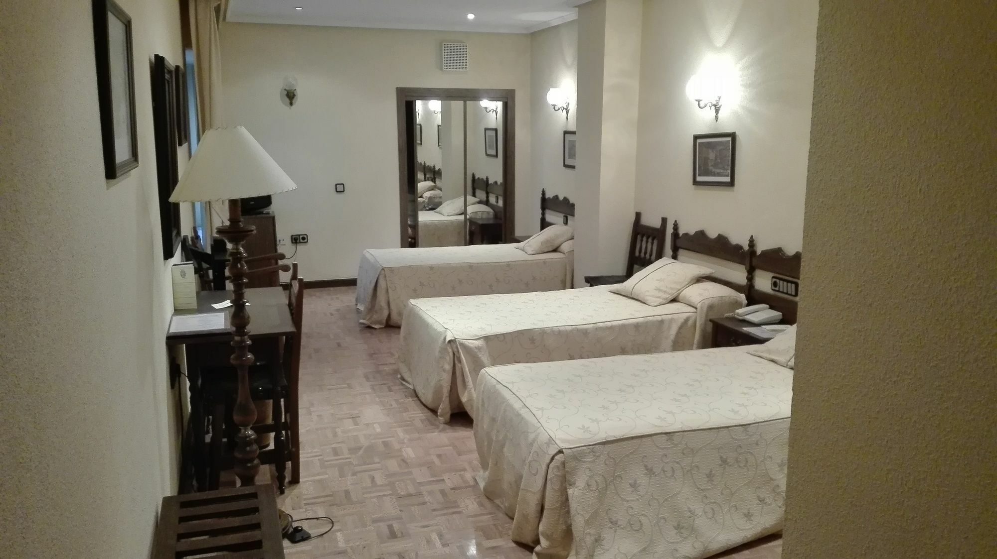 Hotel Castellano Centro Salamanca Buitenkant foto